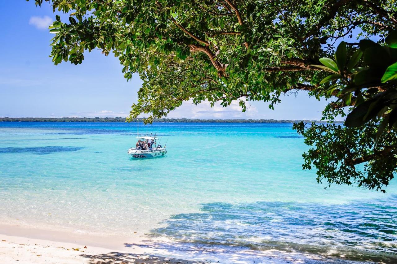 Barrier Beach Resort (Adults Only) Luganville Esterno foto