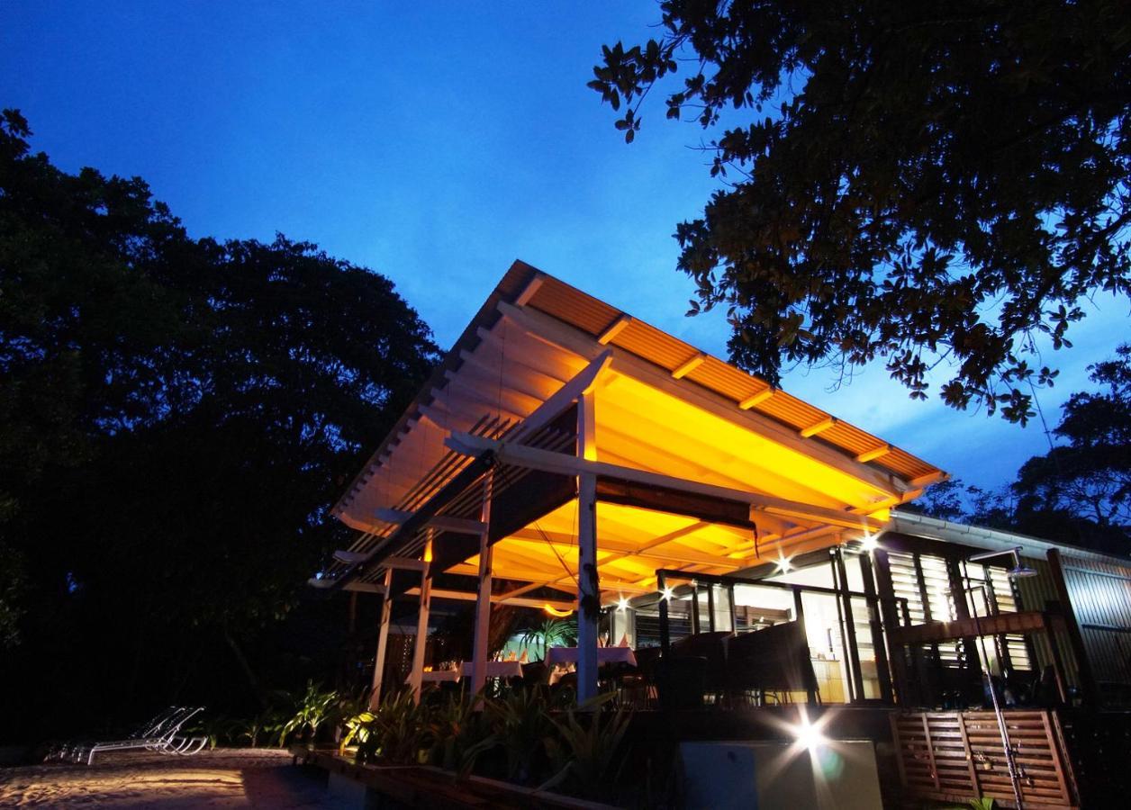 Barrier Beach Resort (Adults Only) Luganville Esterno foto