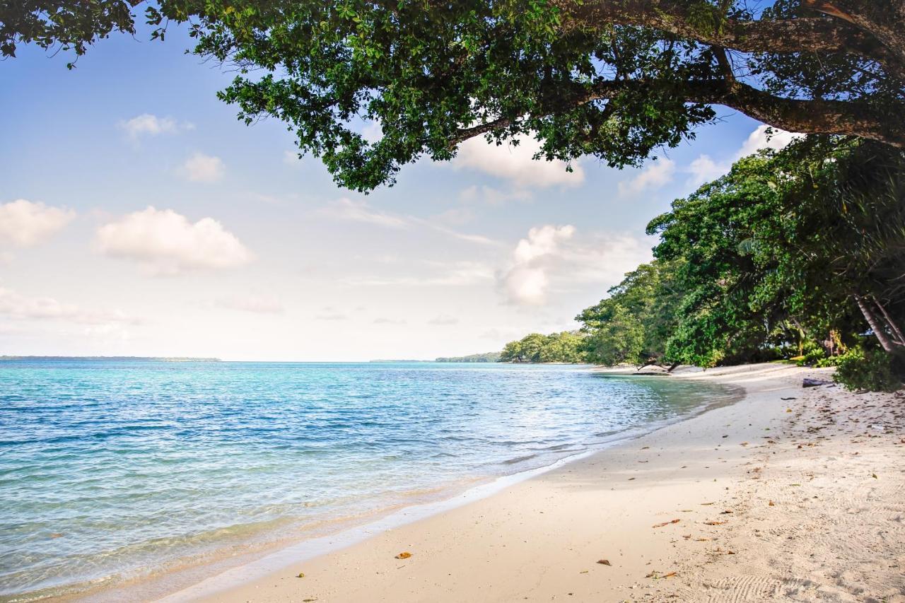 Barrier Beach Resort (Adults Only) Luganville Esterno foto