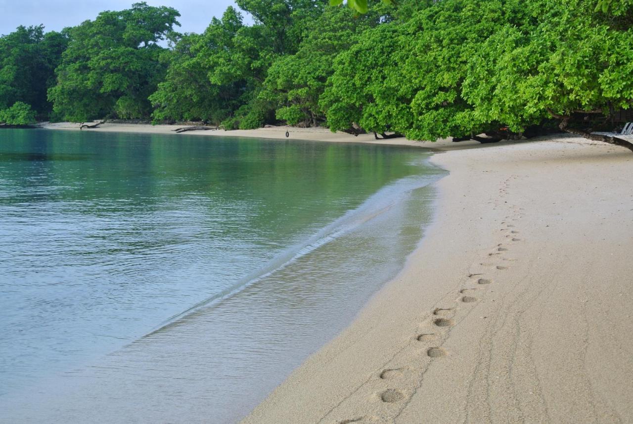 Barrier Beach Resort (Adults Only) Luganville Esterno foto