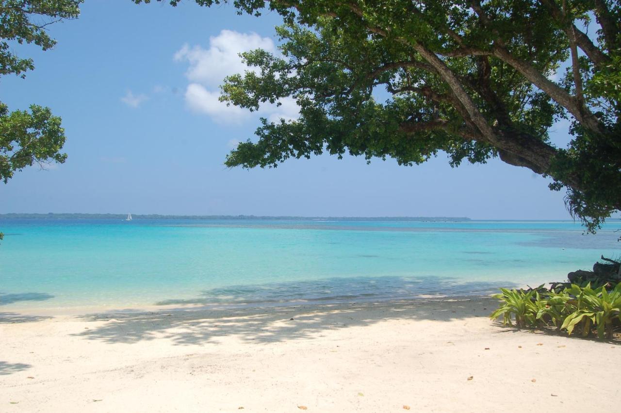 Barrier Beach Resort (Adults Only) Luganville Esterno foto