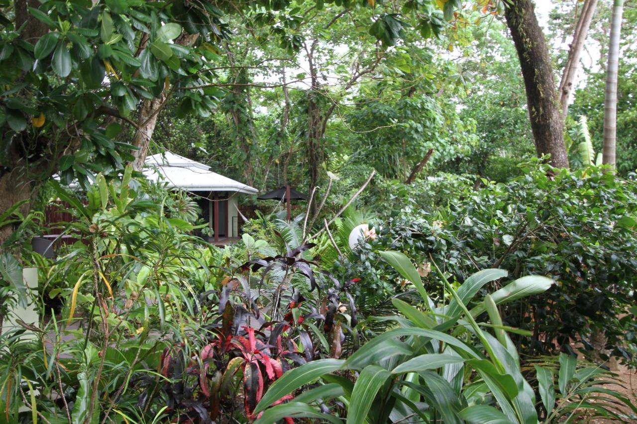 Barrier Beach Resort (Adults Only) Luganville Esterno foto