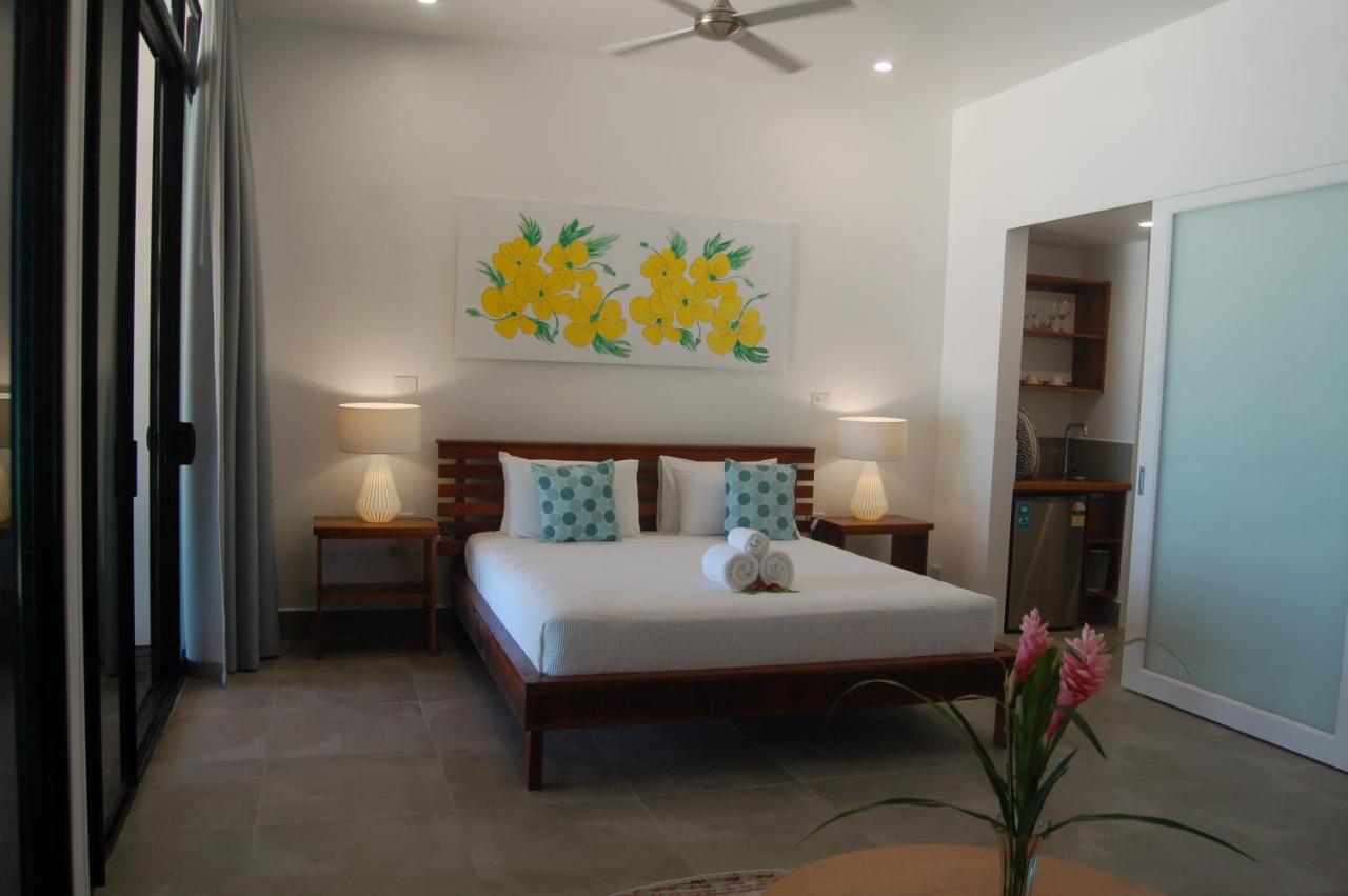 Barrier Beach Resort (Adults Only) Luganville Esterno foto