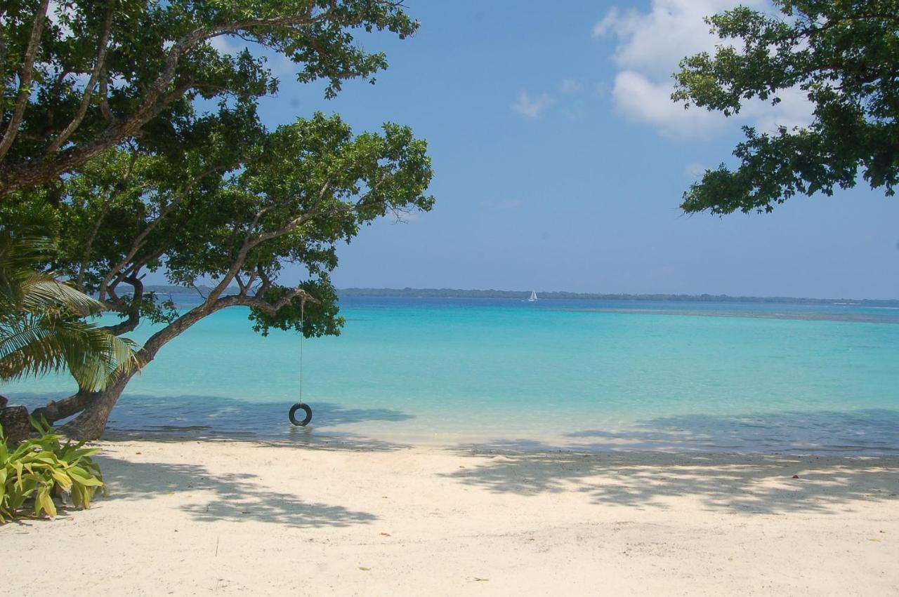 Barrier Beach Resort (Adults Only) Luganville Esterno foto