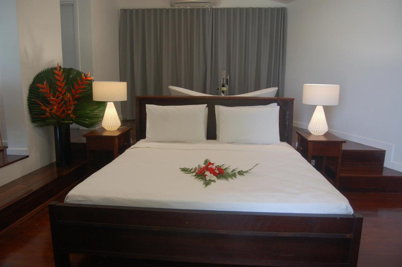 Barrier Beach Resort (Adults Only) Luganville Esterno foto